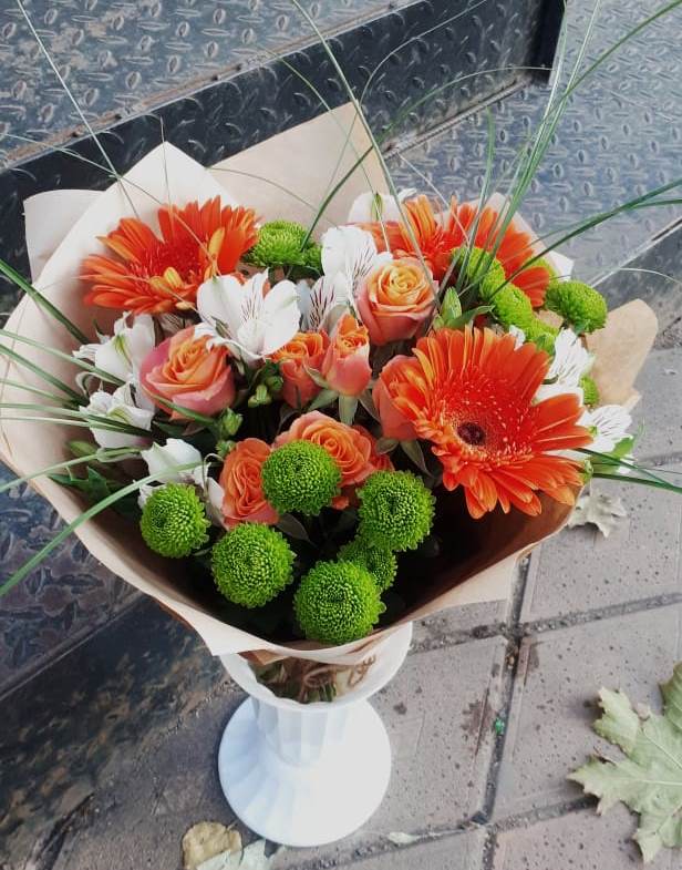 Букет цветов из: Герберы, Хризантемы, Альстромерии и Розы в Невельске