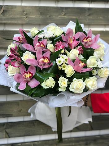 Букет цветов из: Розы и Хризантемы в Невельске