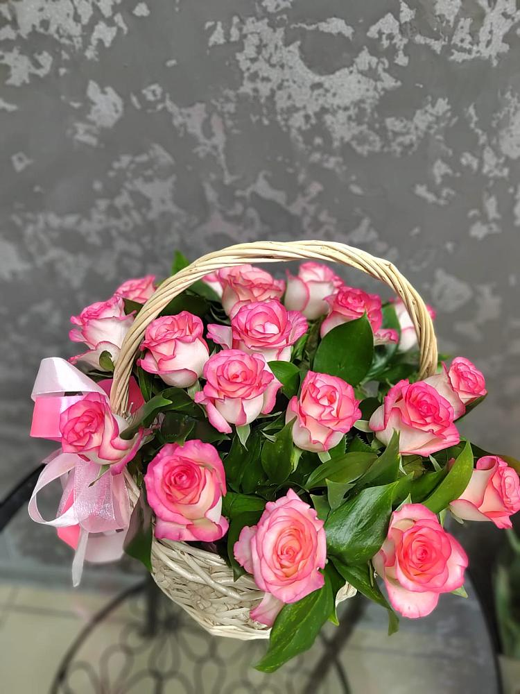 Цветочная композиция из Розы в корзине в Невельске
