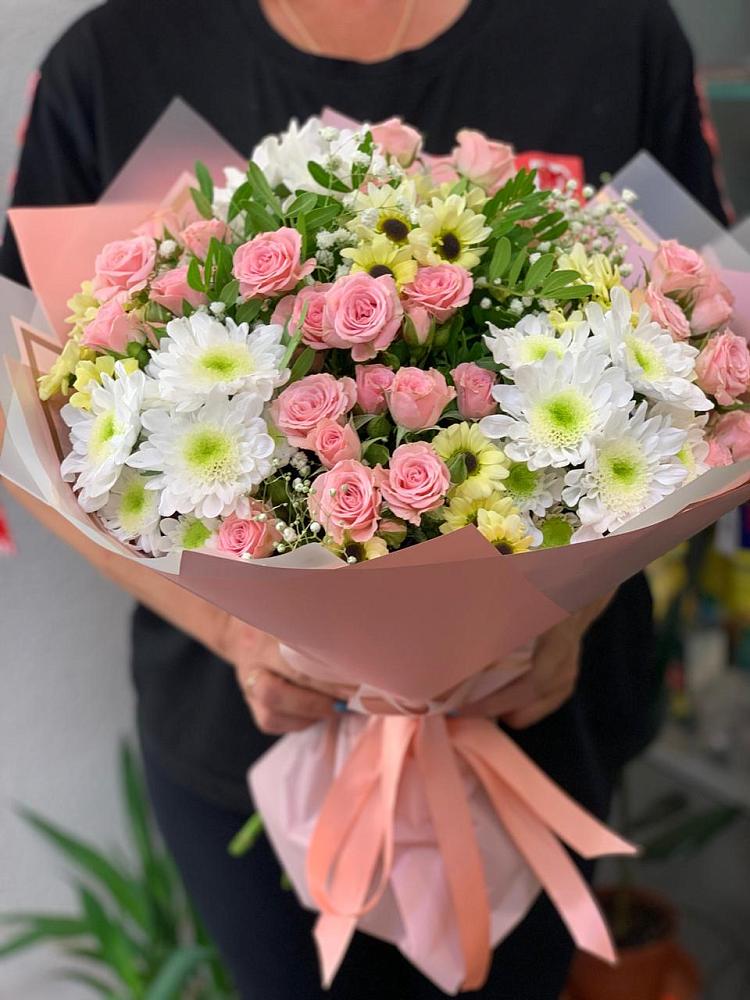 Букет цветов из: Розы и Хризантемы в Невельске