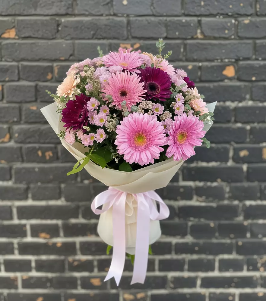 Букет цветов из: Герберы и Хризантемы в Невельске