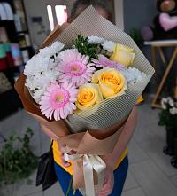 Букет цветов из:  Герберы, Розы и Хризантемы в Невельске