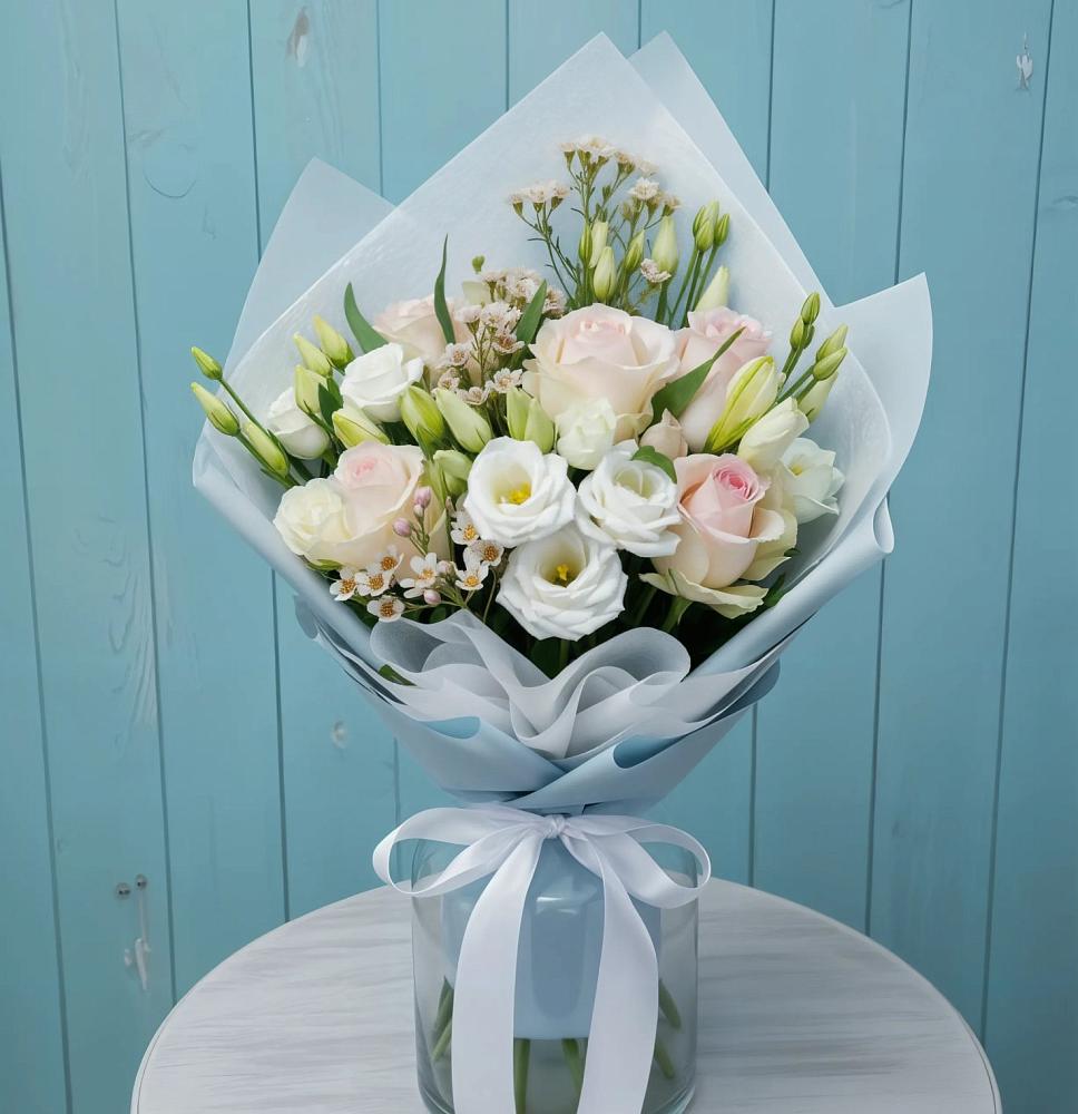 Букет цветов из: Розы и Лизиантусы в Невельске