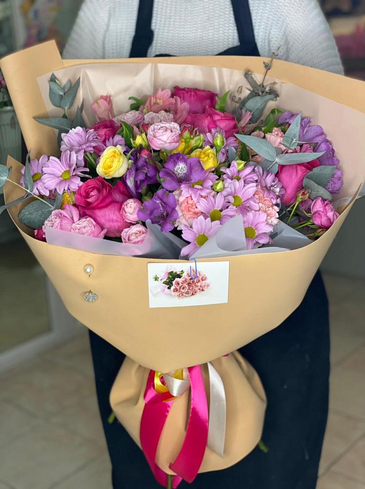 Букет цветов из: Хризантемы, Гвоздики и Альстромерии в Невельске