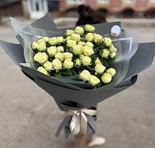 Букет Белые кустовые розы Солинеро в Невельске