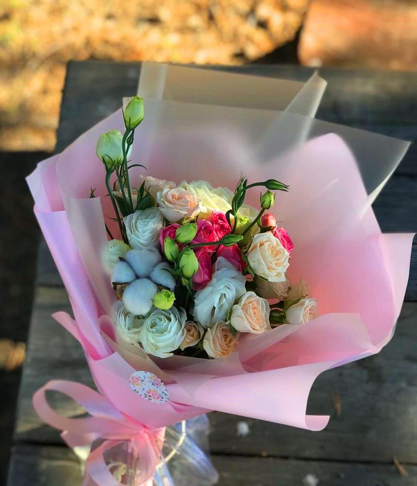 Букет цветов из: Розы и Лизиантусы в Невельске