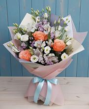 Букет цветов из:  Лизиантусы, Розы, Альстромерии и Гипсофила в Невельске