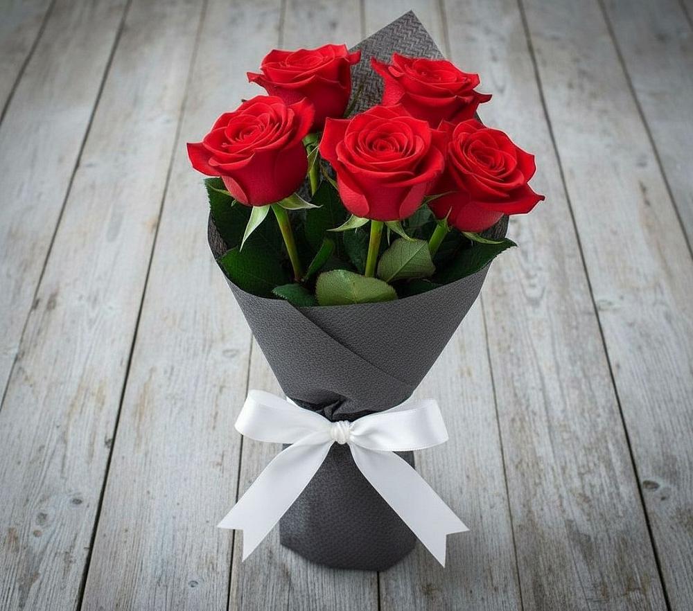 Букет 5 Красных роз Эдлесс Лав в Невельске