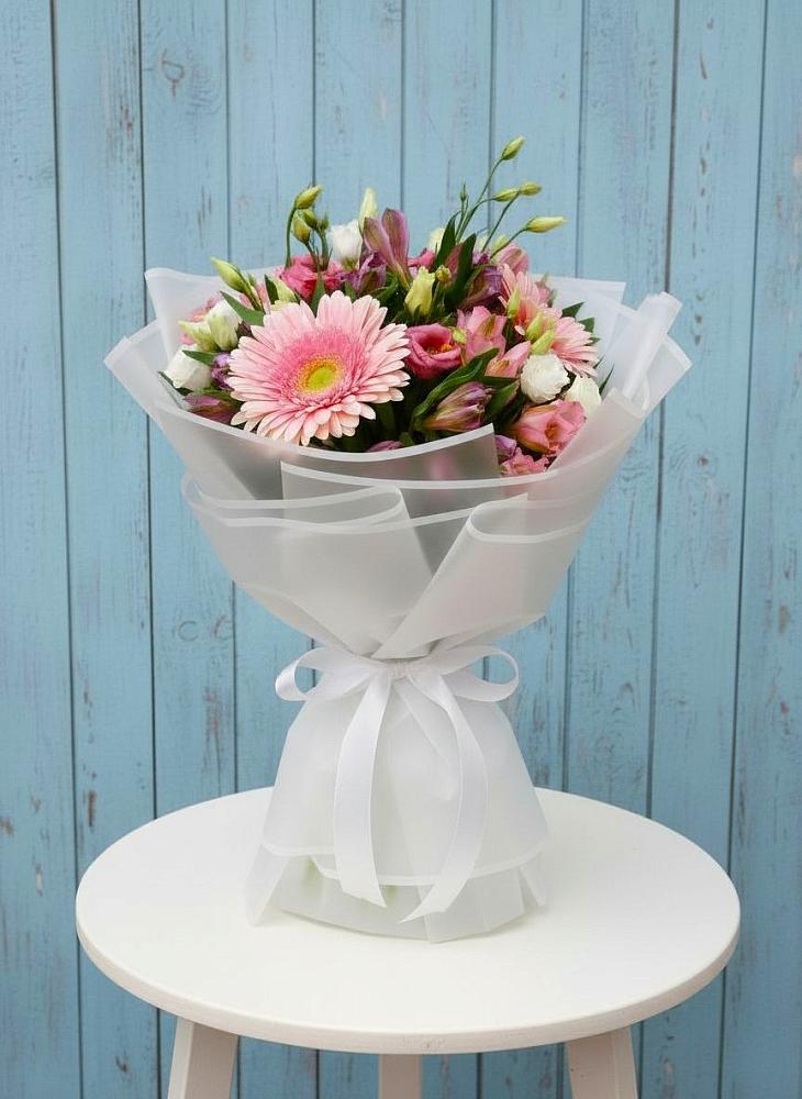 Букет цветов из: Герберы, Альстромерии и Лизиантусы в Невельске