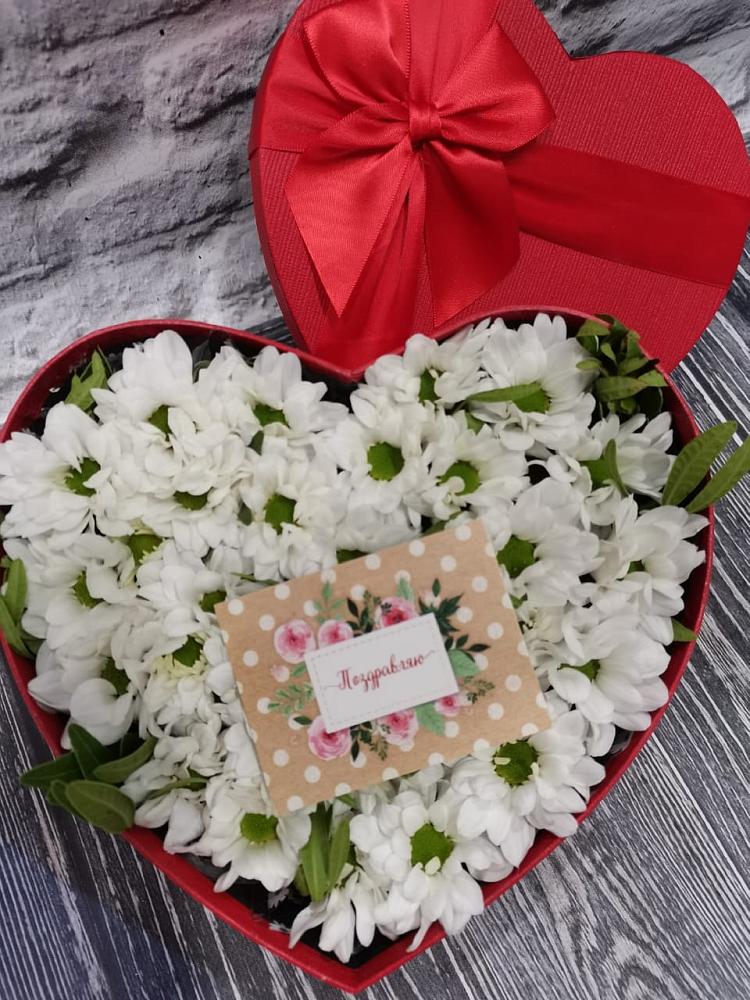 Цветочная композиция из Хризантемы в виде сердца в Невельске