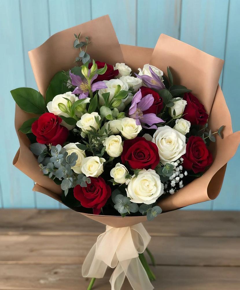 Букет цветов из: Розы и Альстромерии в Невельске