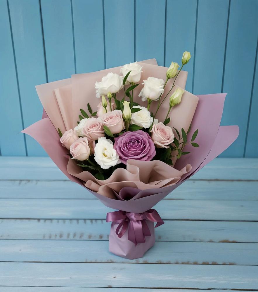 Букет цветов из: Розы и Лизиантусы в Невельске